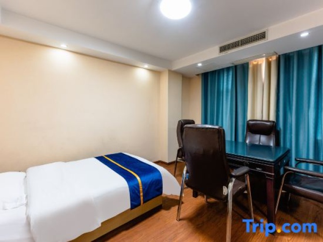 Deluxe Triple Suite