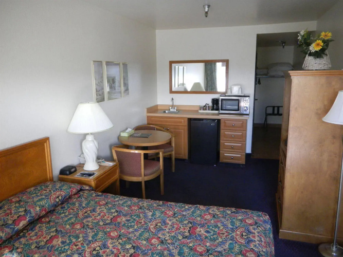 Oakridge Inn