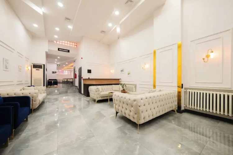 Leons Hotel