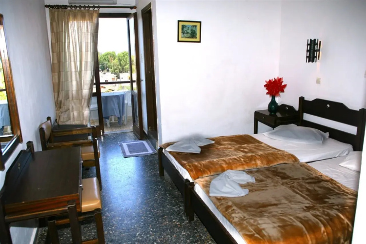 Harmony Hotel And Studios