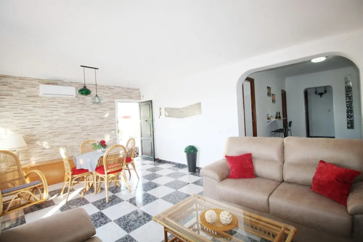 1070 Villa Rosario