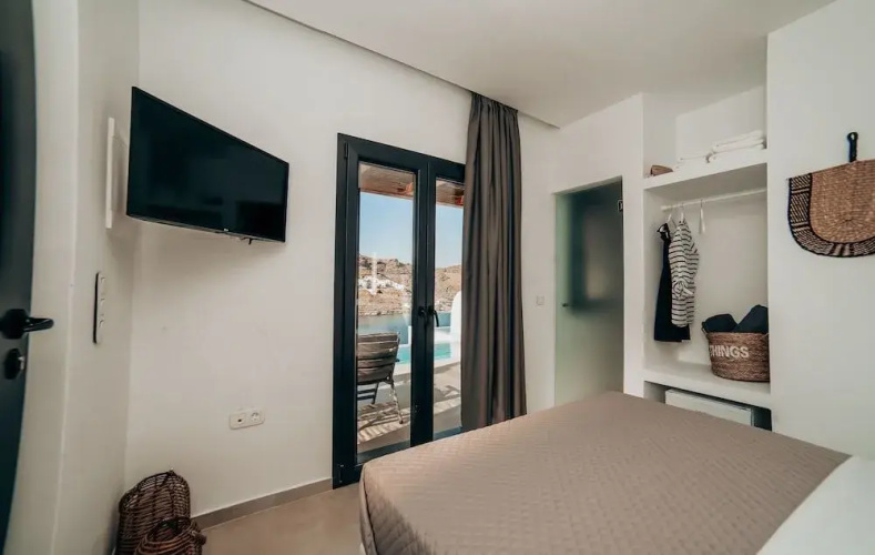 Ble Kythnos Suites