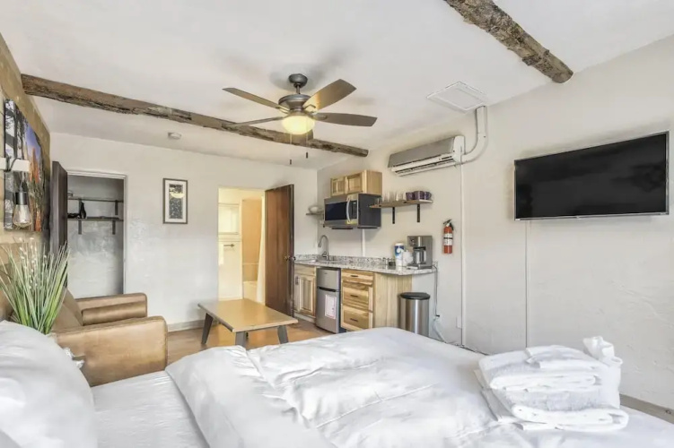 1BD Mnt View Suitehikingdogs Welcome!