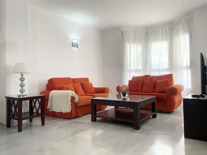 Spacious Poolside 3 Bedroom F-5