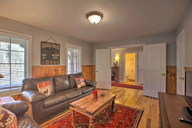Spacious Wintergreen Resort Home w/ Hot Tub!