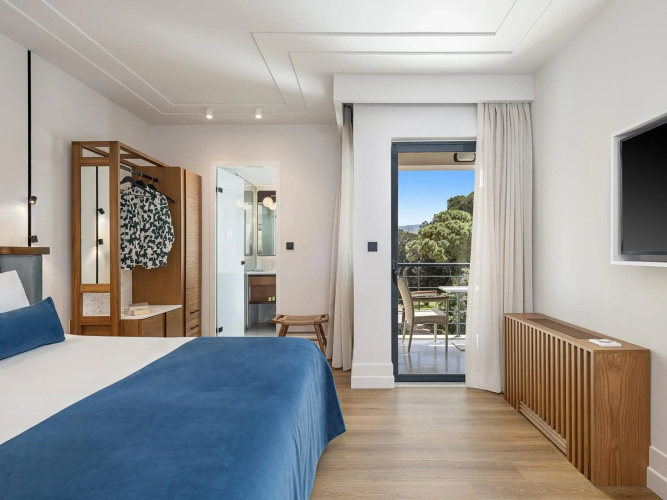 Avra City Boutique Hotel