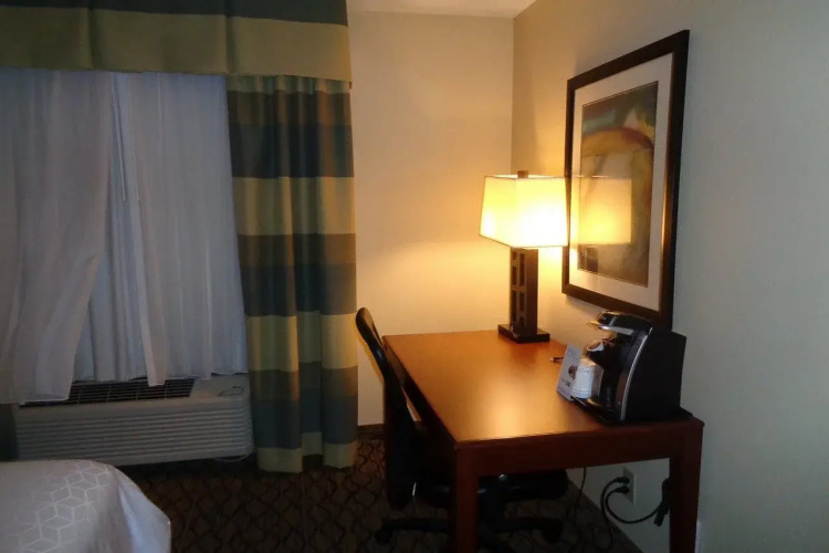 Holiday Inn Express & Suites Lancaster by IHG