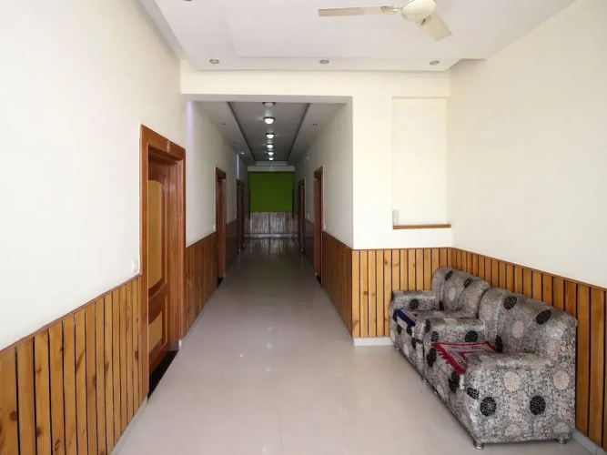 OYO 9388 Yash Hotel