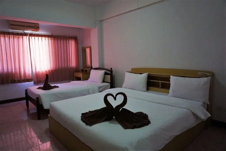 Standard Triple room