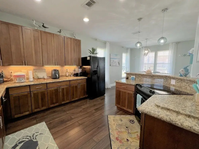 Sea-renity 3 Bedroom Home by Redawning