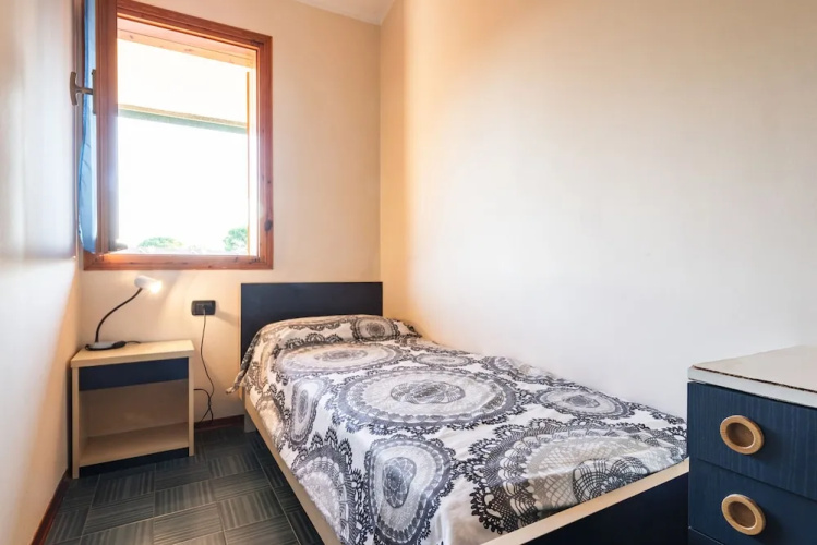 Charming Townhouse With Shared Pool and Garden