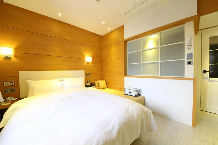 Brooks Hotel
