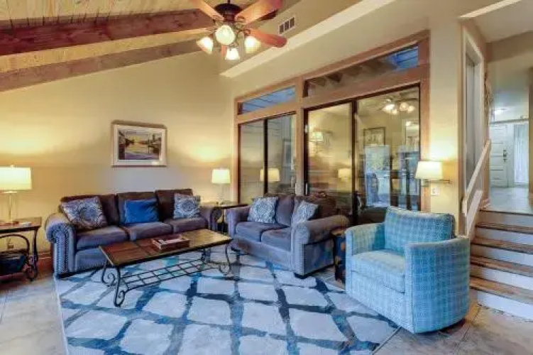 2372 Racquet Club