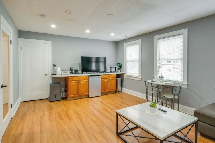 1 Bedroom Apartment