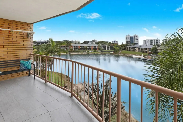 Canal7-On The Mooloolaba Canal