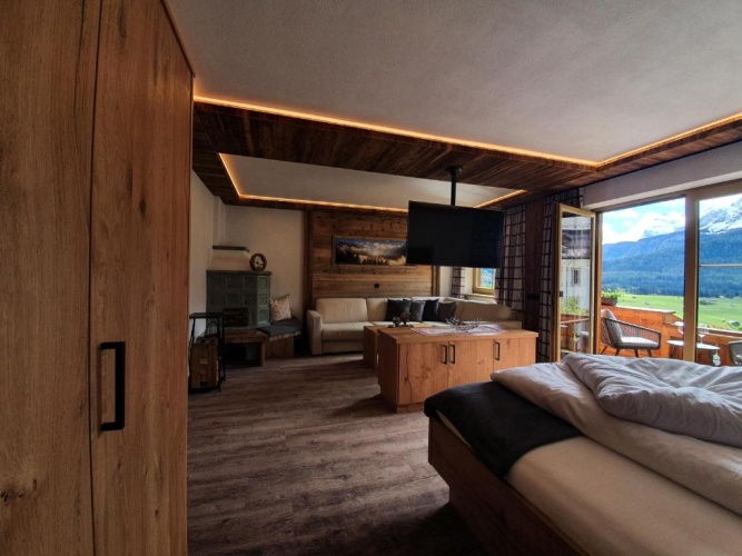 Apartment with mountain view