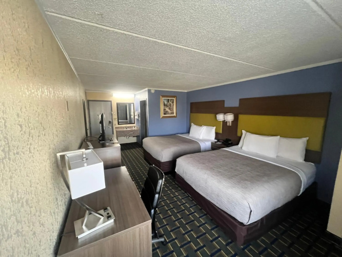 Quality Inn & Suites near Six Flags East