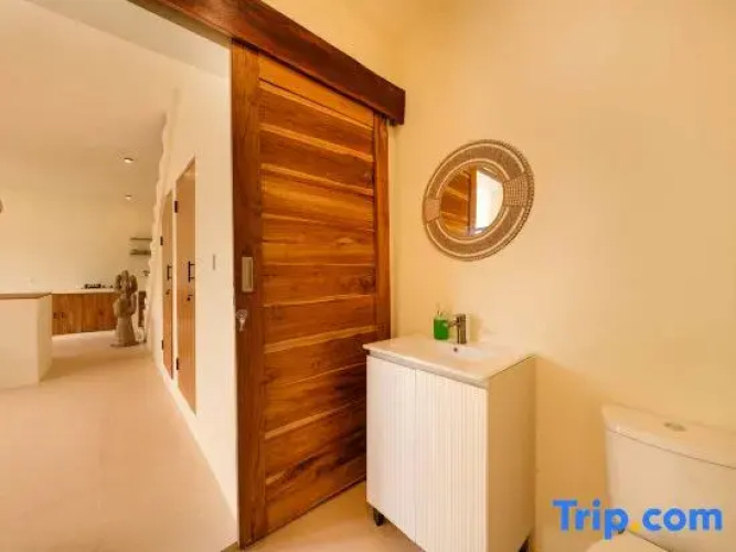 Modern 2BR Oasis with Pool in Balangan