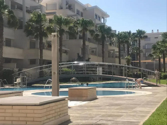 Fabulous Apartment with large pool near beach