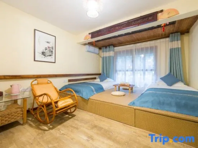Standard Twin room with water view