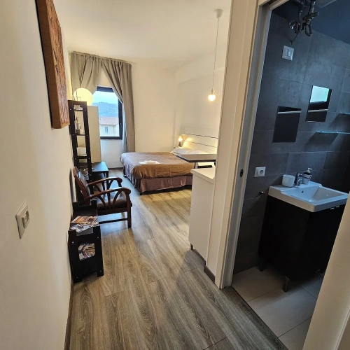 Deluxe Studio