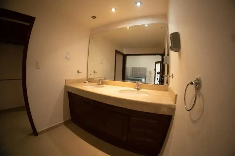 17 Residence For 15 People With Pool