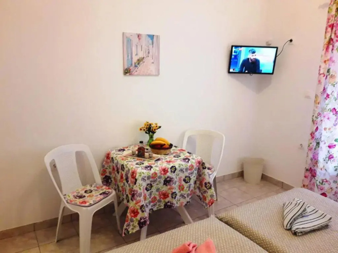 LARINΑKI'S STUDIO No1
