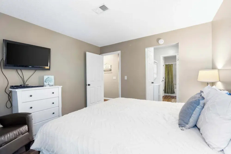 Lake Access Condo Condo for 4!