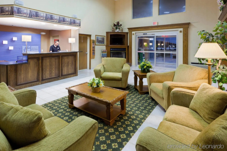 Holiday Inn Express Irwin-PA Turnpike Exit 67