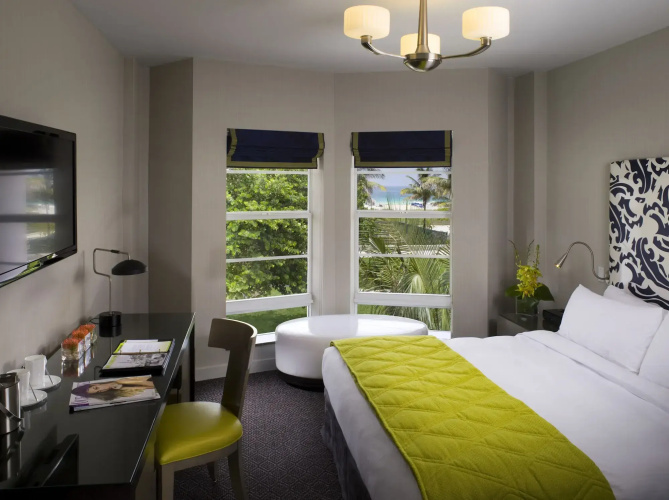 Hotel Breakwater South Beach