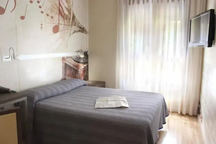 Hostal 4C Cuatro Caminos