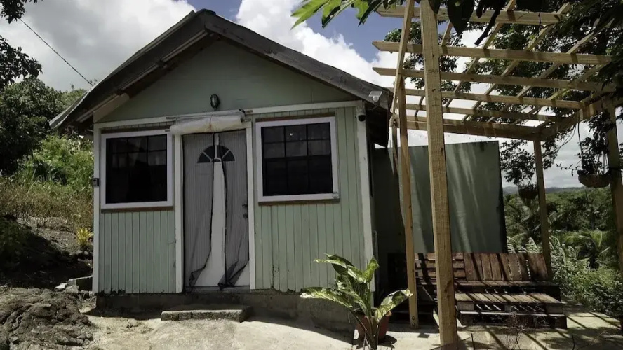 Hilltop Cabin in Black Bay Laborie