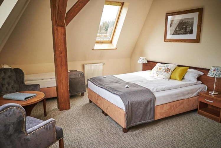 Standard Triple room