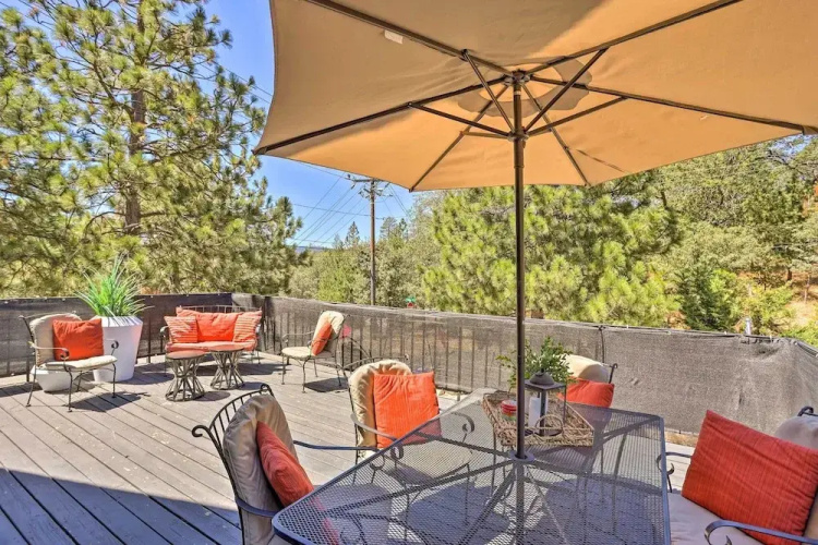 Luxe Timberland Villa w/ Lake Arrowhead Access!