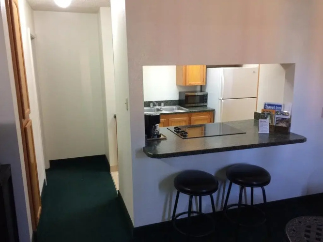 Travel Inn & Suites