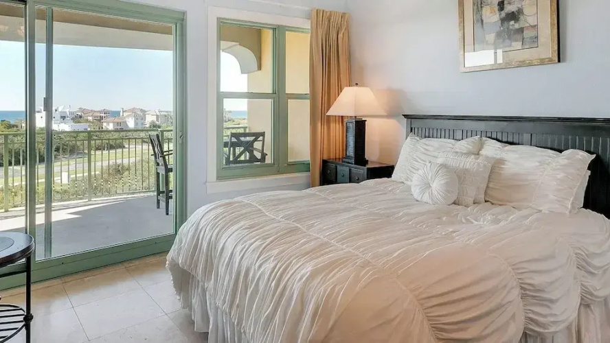 Charming Studio for 2 - Pool Views - Next Door to Alys!
