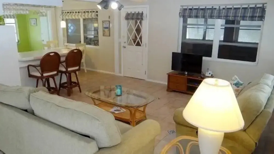 203 22nd St 2 Bedroom Home by Redawning