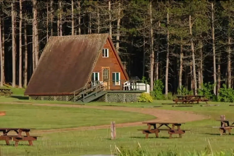 Ben's Lake Chalet