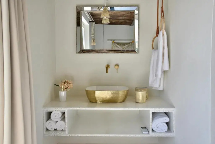 Elefthia Syros Exclusive Suite