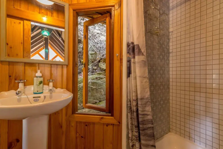 Ballots Bay Treehouse by HostAgents