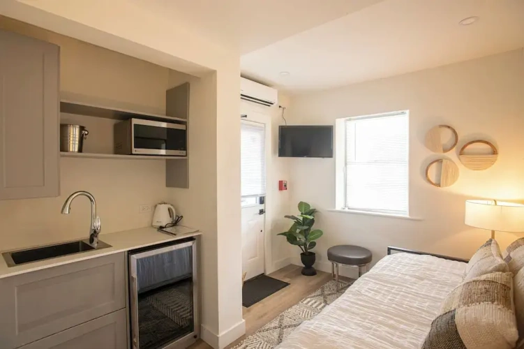 Comfort room