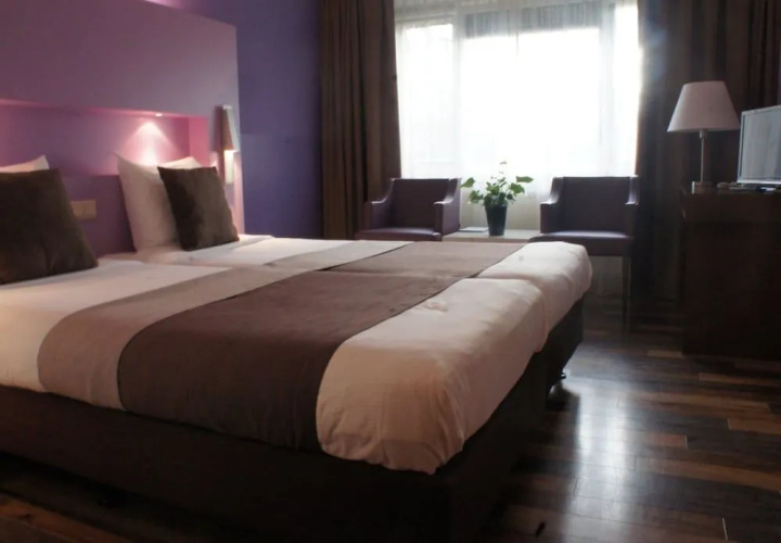 50/50 Hotel Belmont