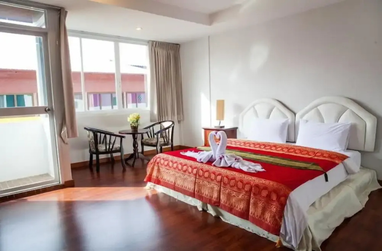 Triple Rund Place Hotel