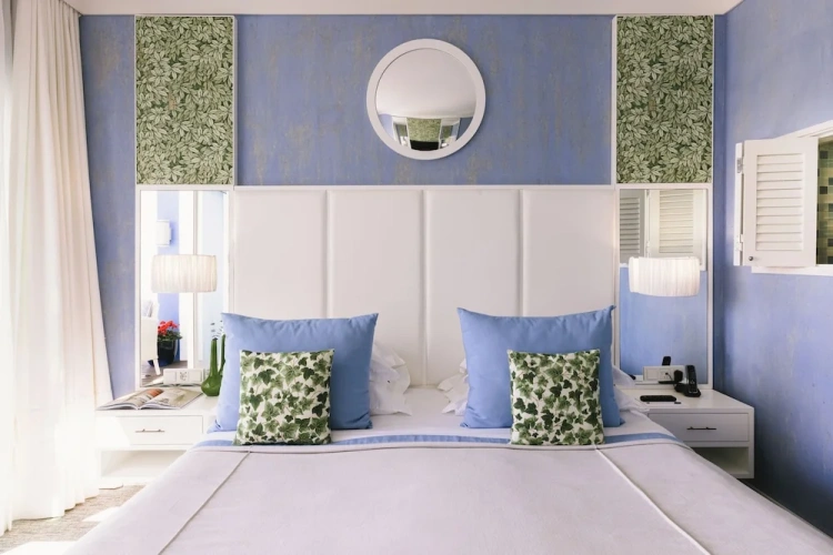 Premium Double room with balcony and with partial ocean view