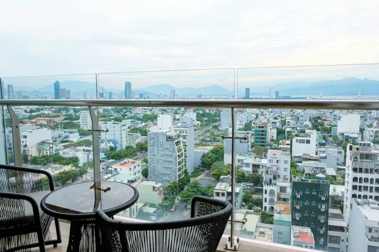 Junior Suite with balcony and with city view