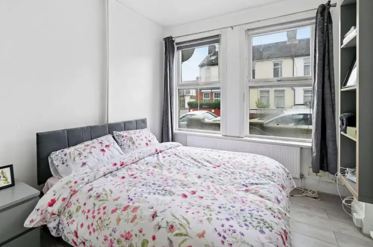 2-bed - Sleeps 4 - With Garden