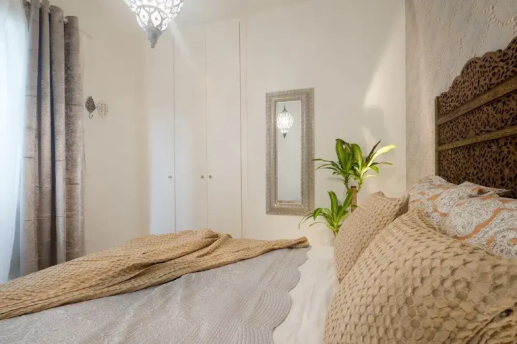 Granada Deluxe Apartments