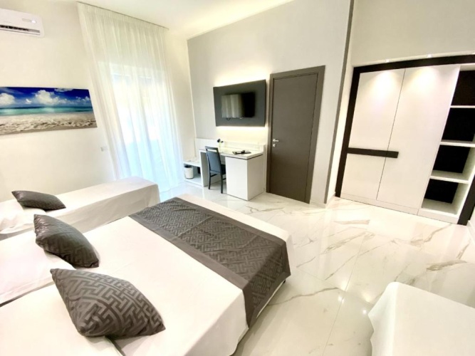 Standard Quadruple room with sea view