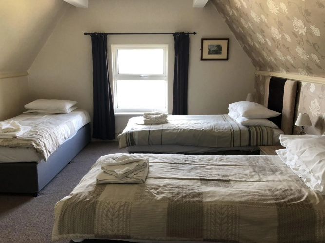 Nomi Rooms & Restaurant