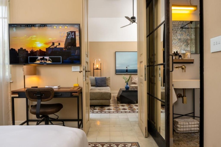 1 Bedroom Executive Suite with balcony